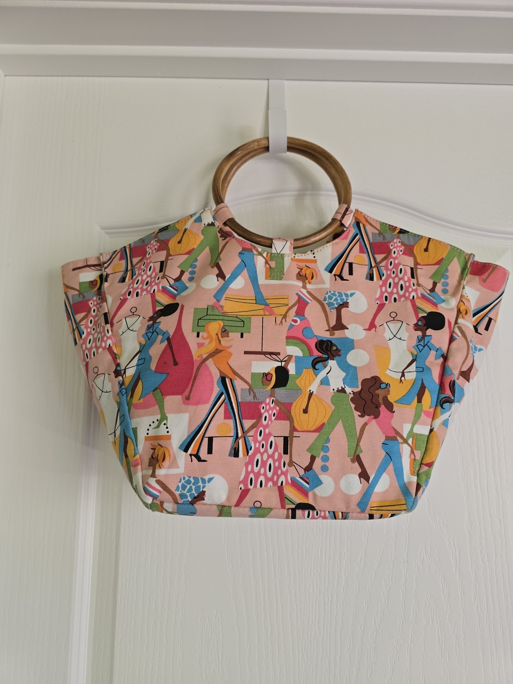 EUC Neiman Marcus Vibrant "Fashion Diva" Novelty Print Bag With Wooden Handles - Picture 3 of 11